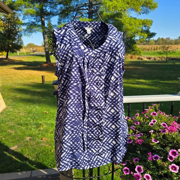 Calvin Klein size L navy and white sleeveless top, EUC - Picture 1 of 6